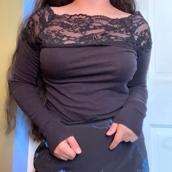Black Lace Long-sleeve Top - Picture 1 of 3